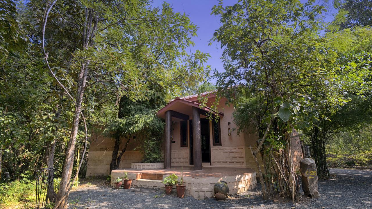 Отель Pench Jungle Camp Khawasa Экстерьер фото